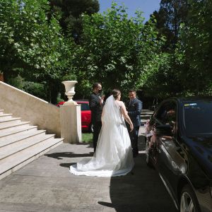 llegada de los novios al banquete de bodas