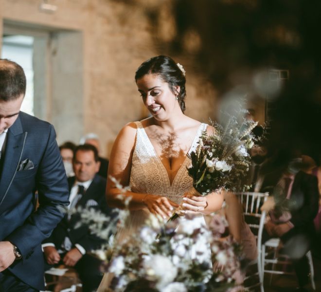 novia-feliz-ceremonia-civil-celebracion-de-boda-en-pazo-galicia